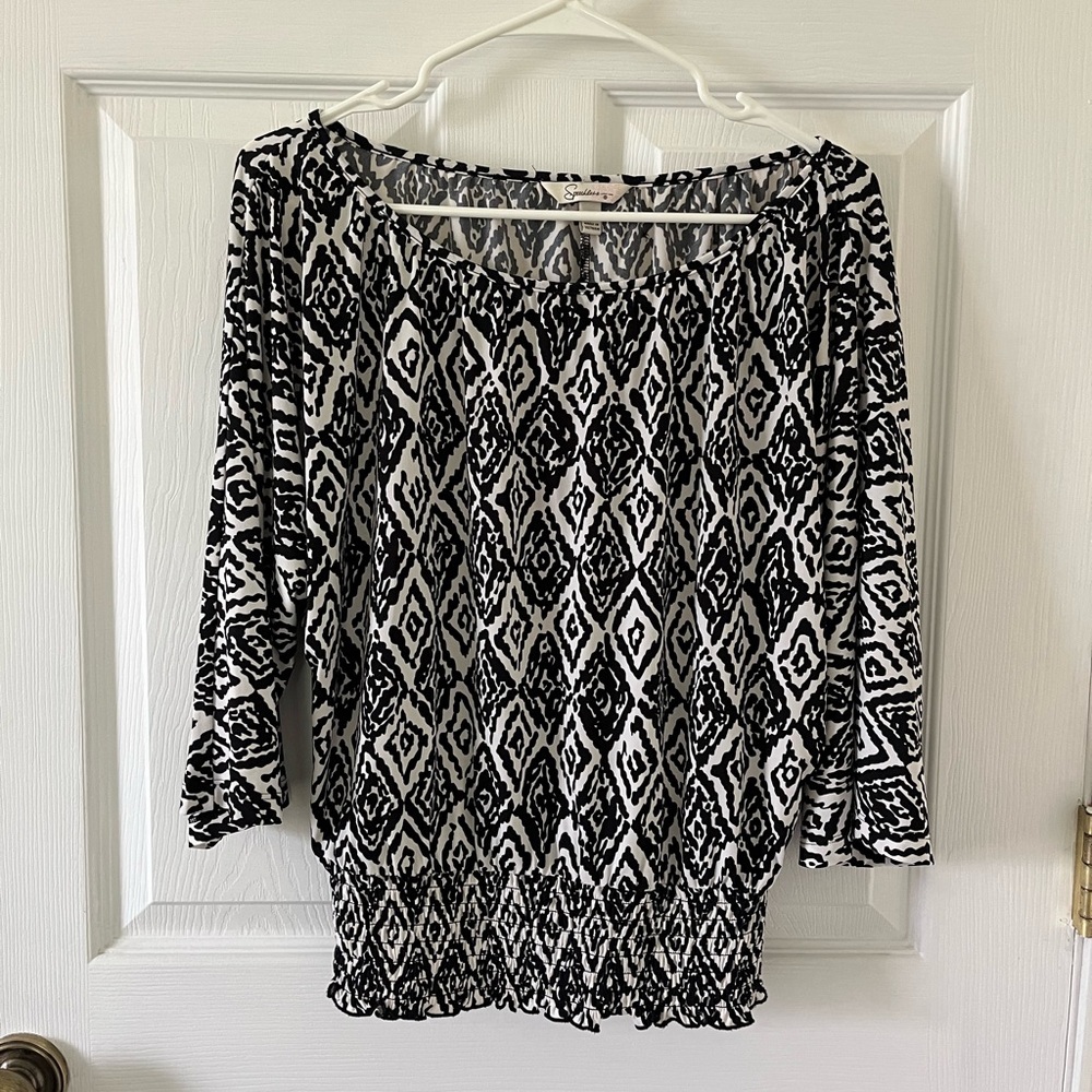 Speechless Black and White Geometric Blouse with Elastic Waistband
